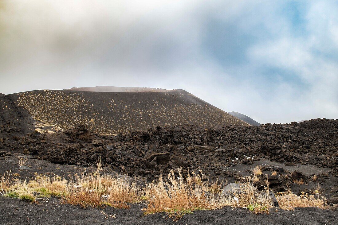 Blick auf Nebenkrater des Ätna, Krater Silvestri, Piccolo cratere sud dell'Etna, UNESCO Weltnaturerbe Vulkan, Schichtvulkan, Ätna, Etna, Italien, Sizilien