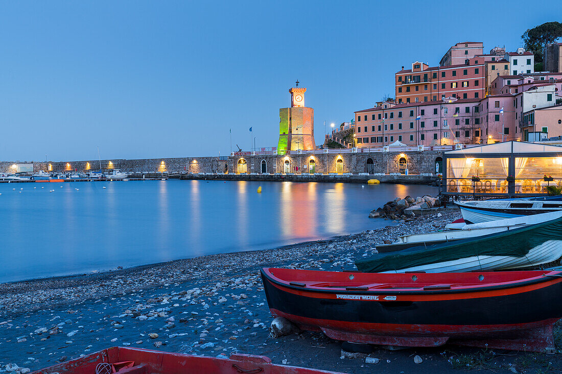 Torre degli Appiani am Hafen von Rio Marina, Insel Elba, Toskana, Italien