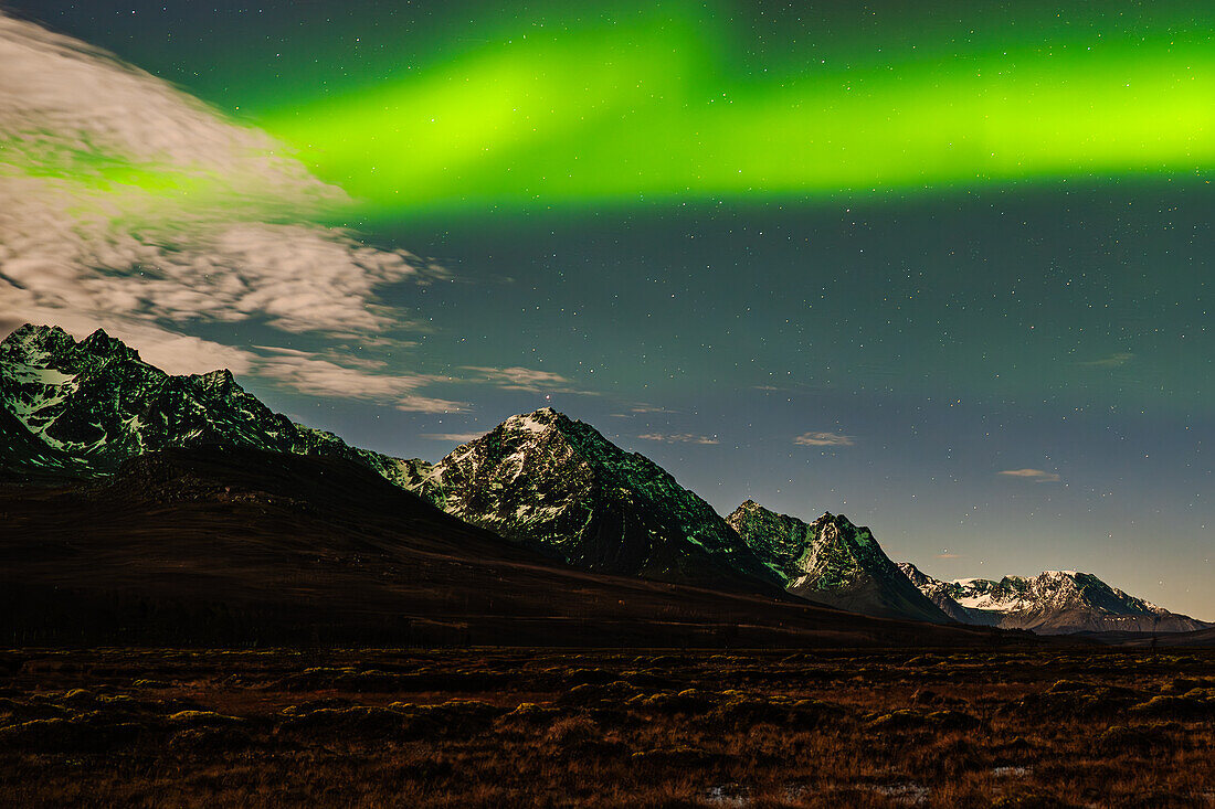 Norwegen, Polarlicht über den Lyngenalpen