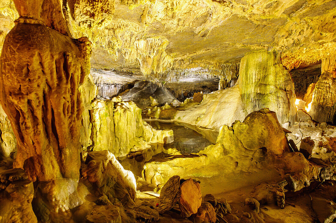  Indian Echo Caverns limestone cave with underground pond in Middletown, Dauphin County, Pennsylvania, USA 