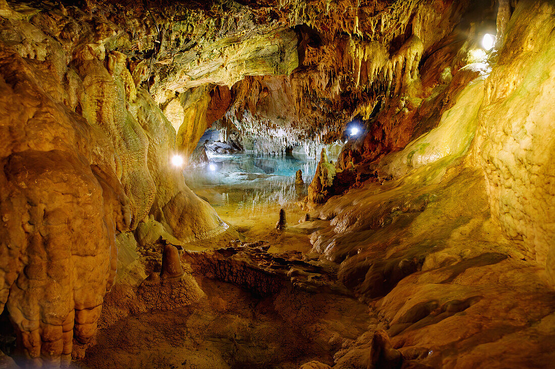  Limestone cave (historic show cave) Indian Echo Caverns with underground pond in Middletown, Dauphin County, Pennsylvania, USA 