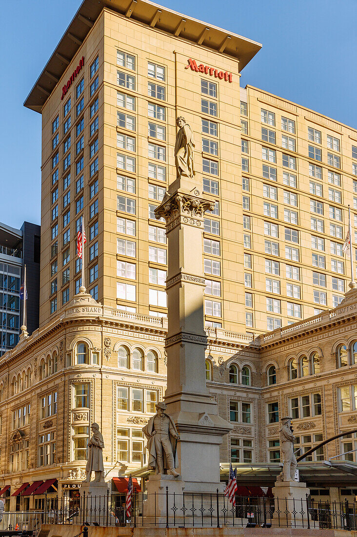 Penn Square with Soldiers and Sailors Monument and the historic Watt & Shand Building (Marriott Hotel) in Historic Downtown in Lancaster in Pennsylvania Dutch Country, Pennsylvania, USA