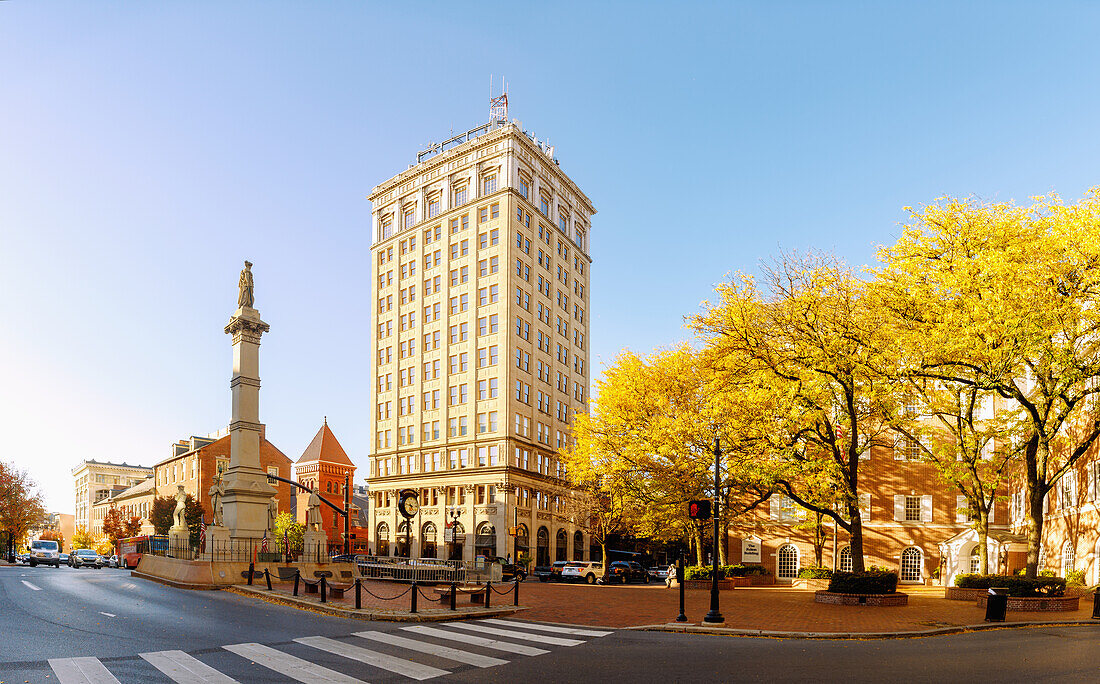 Penn Square with Soldiers and Sailors Monument, Central Market and the historic Watt & Shand Building (Marriott Hotel) in Historic Downtown in Lancaster in Pennsylvania Dutch Country, Pennsylvania, USA