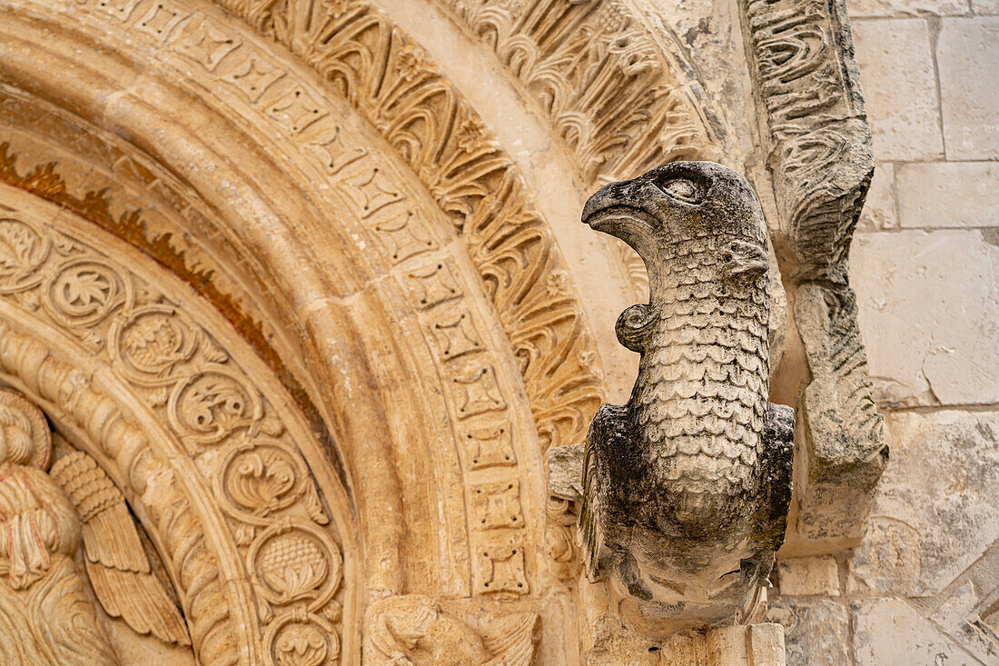  Bird&#39;s head above the portal of the church of Santa Maria Maggiore in Monte Sant&#39;Angelo, Gargano, Apulia, Italy, Europe 