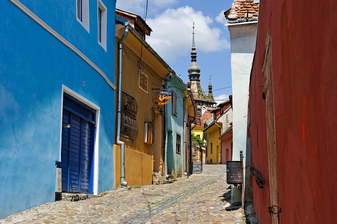 Uhrturm, Gasse in die Altstadt, Sighisoara, Siebenbürgen, Rumänien, Osteuropa