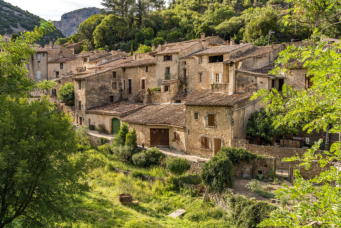  The medieval village of Saint-Guilhem-le-Désert, France, Europe 