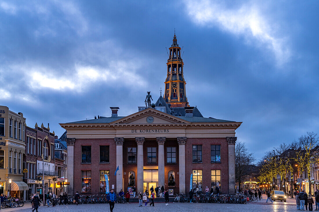  The Vismarkt fish market with the Korenbeurs former grain exchange and the church tower of the Aa Church at dusk, Groningen, Netherlands  