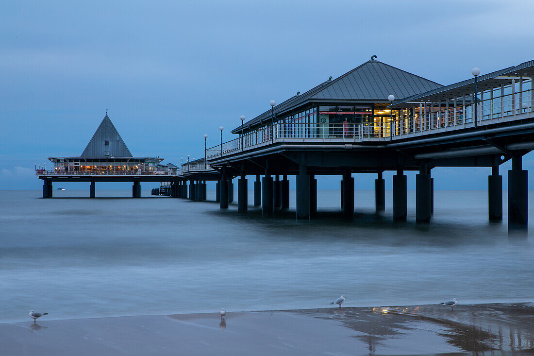  Heringsdorf pier in the evening, Baltic Sea, Usedom Island, Heringsdorf, Mecklenburg-Western Pomerania, East Germany, Germany, Europe 