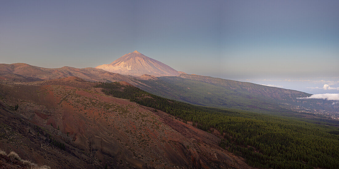  Panorama from the east over the Teide National Park, Parque Nacional del Teide, to the Pico del Teide, 3715m, at sunrise, Tenerife, Canary Islands, Spain, Europe 