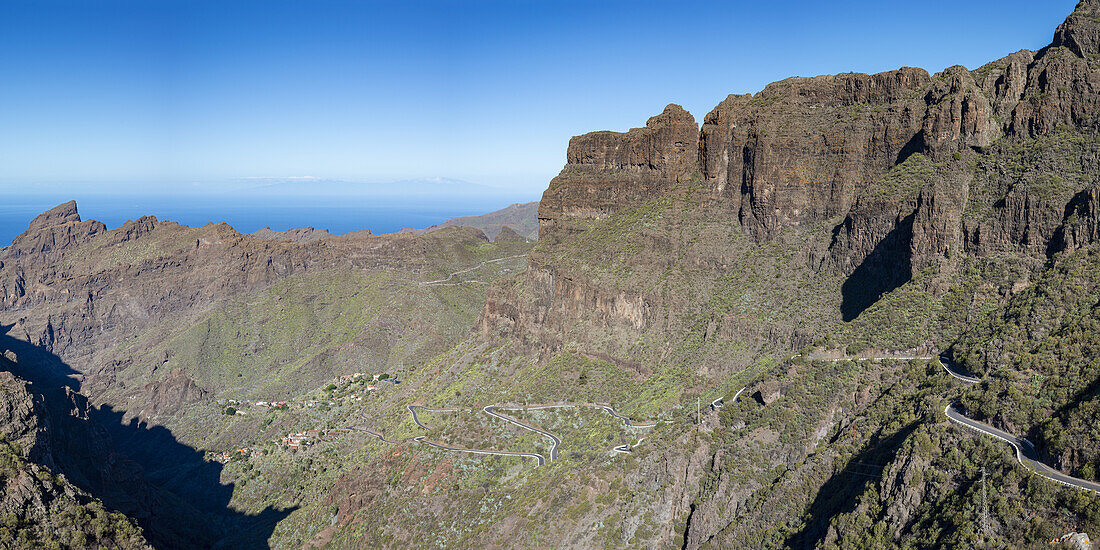 Felsenformation aus Vulkangestein und die Masca-Schlucht, Barranco de Masca, Teno-Gebirge, Teneriffa, Kanarische Inseln, Spanien, Europa