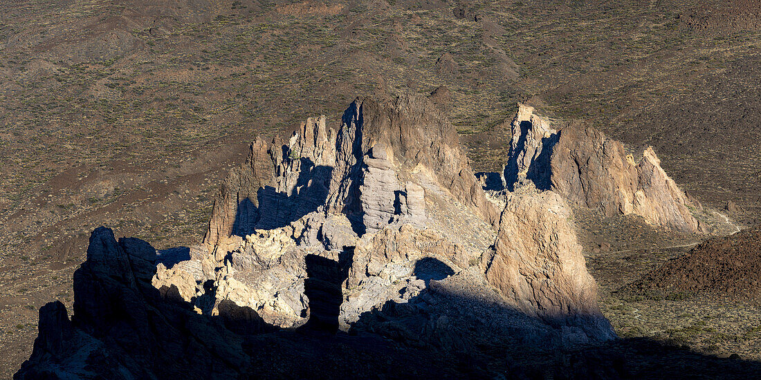  Panorama during the ascent to Alto de Guajara, 2715m, to the bizarrely shaped towers of volcanic rock, Roques de García, at sunrise, Teide National Park, Parque Nacional del Teide, Tenerife, Canary Islands, Spain, Europe 