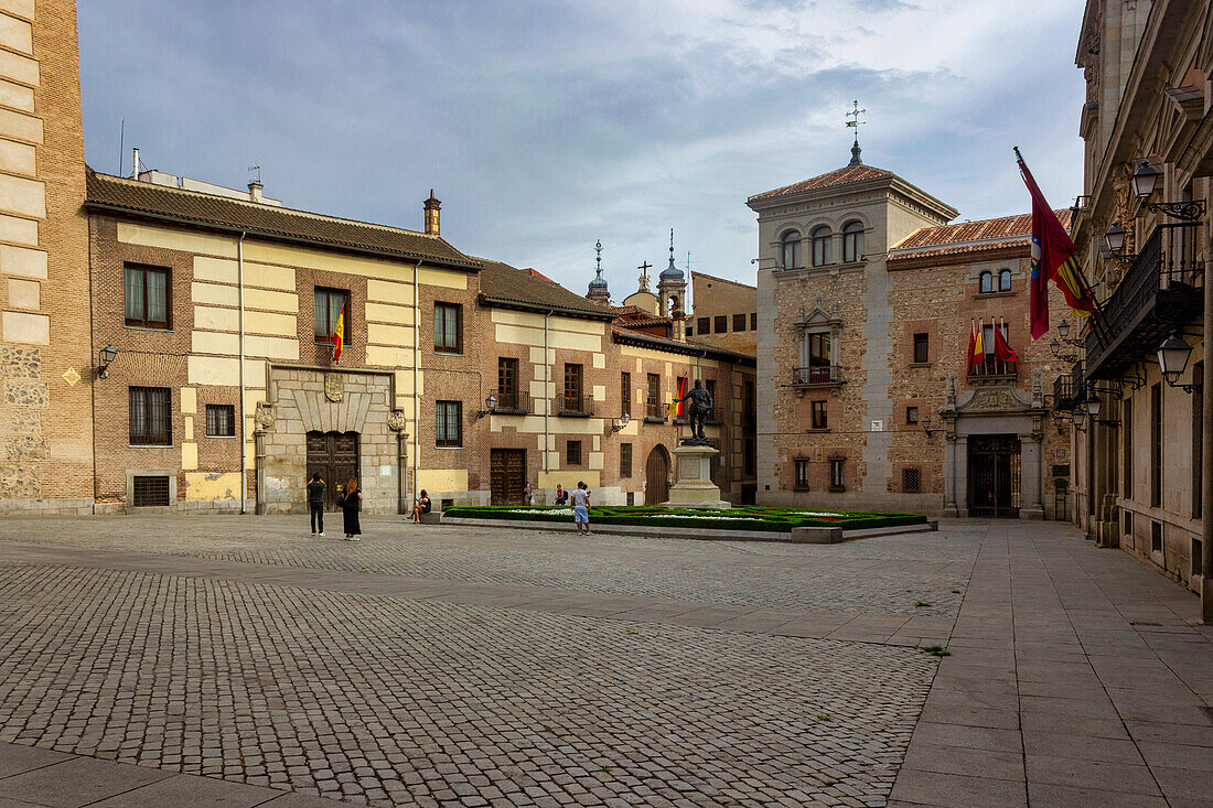 Historische Gebäude 'Casa de Cisneros' und Altes Rathaus  'Casa de la Villa' de Madrid am Plaza de la Villa, Madrid, Spanien, Europa