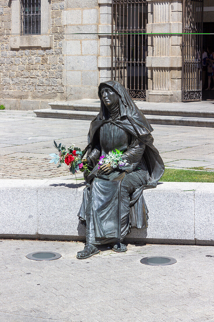 Skulptur der Heiligen Teresa, Basilika Santa Teresa de Jesùs, Ávila, Kastilien und León, Spanien