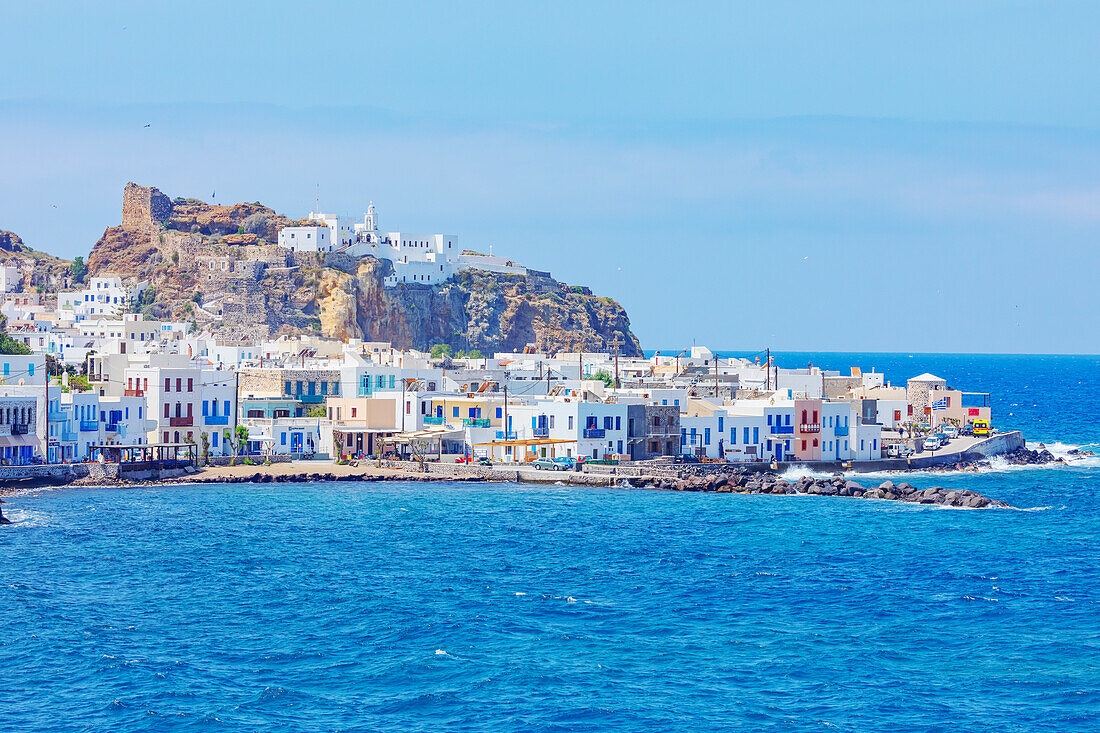  Blick auf die Stadt Mandraki, Mandraki, Insel Nisyros, Dodekanes, Griechenland 