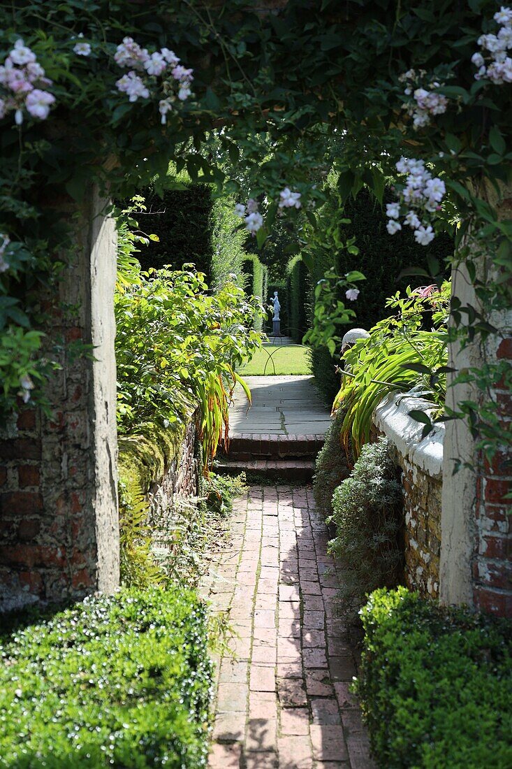  Sissinghurst house and gardens, Kent, England 