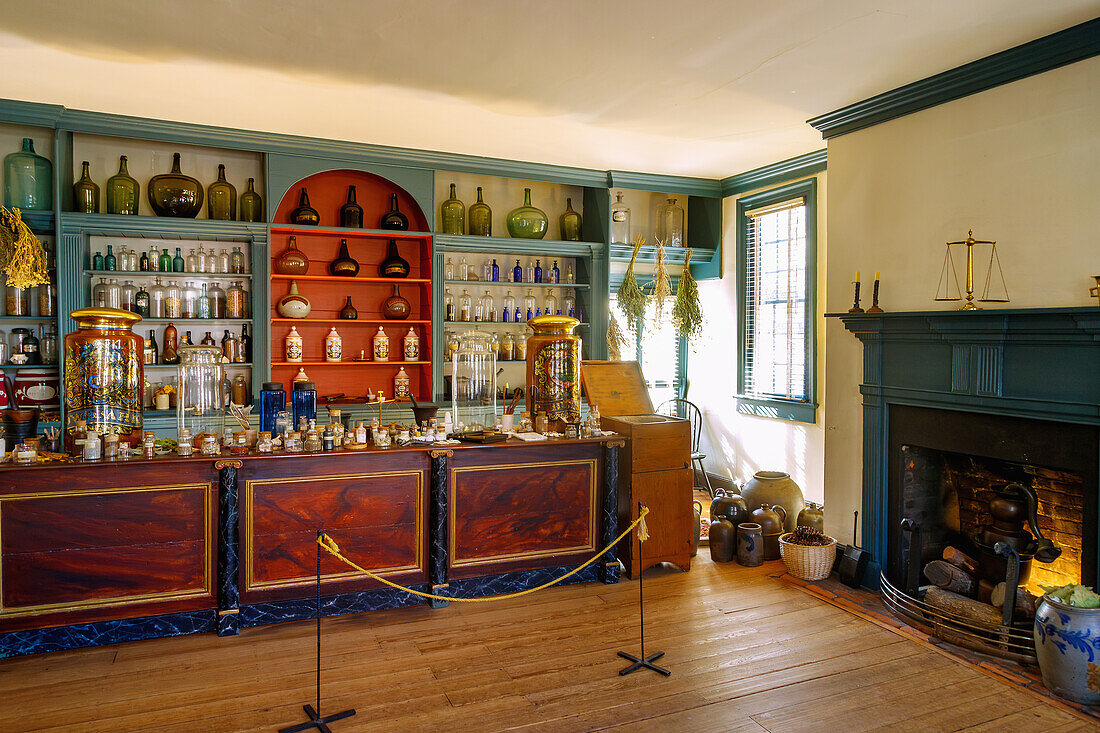  Hugh Mercer Apothecary Shop in the Historic District in Fredericksburg, Virginia, USA 