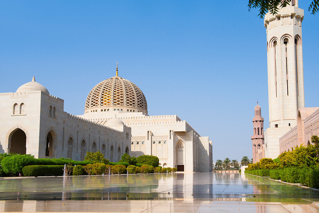 Sultan Qaboos Grand Mosque, Muscat, Sultanate of Oman, Arabian Peninsula, Middle East