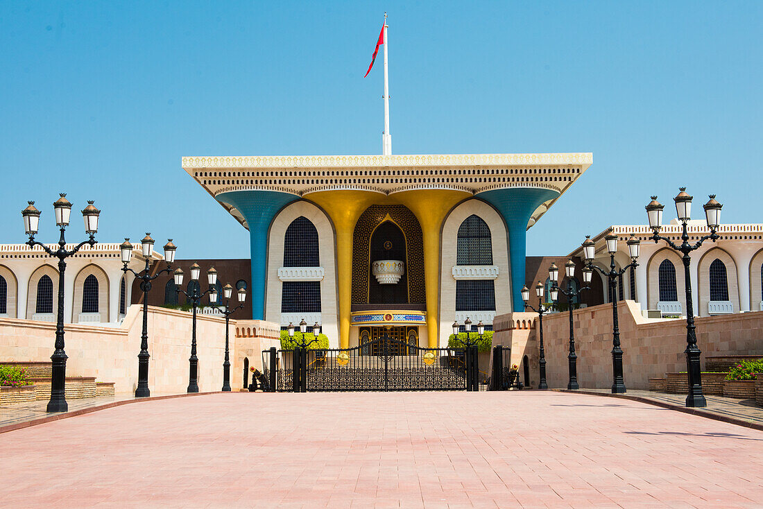 Main entrance of Al Alam Palace in Old Muscat, Muttrah, Muscat Port, Sultanate of Oman, Arabian Peninsula, Middle East