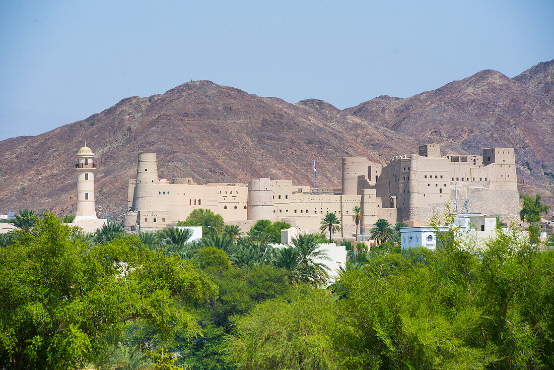 Festung von Balha am Fuße des Jebel Akhdar, Stadt Bahla, Sultanat Oman, Arabische Halbinsel, Naher Osten