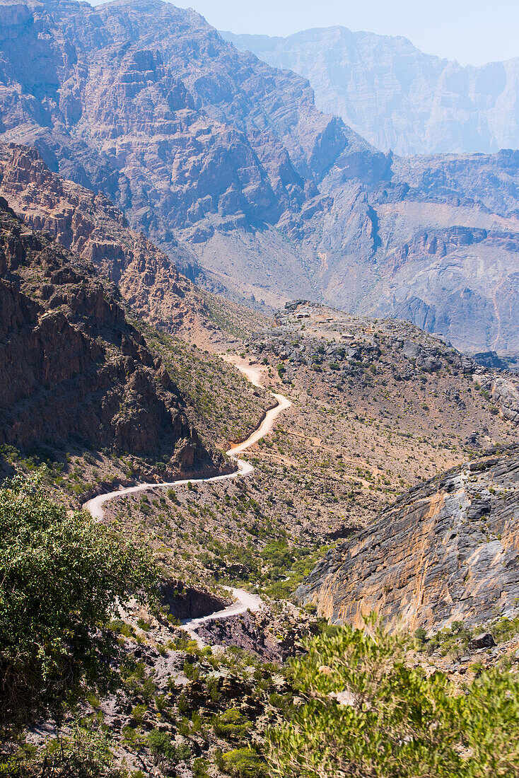 Descending track (Al Barida Road) on the western slope of Djebel Ahkdar from Sharaf al Alamayn Pass (2036m)  to Bilad Sayt village and Rustaq road, Sultanate of Oman, Arabian Peninsula, Middle East