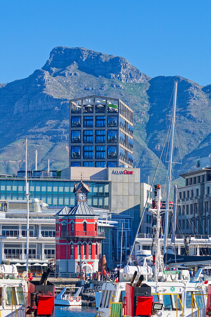 Clock Tower, Zeitz Museum of Contemporary Art Africa in einem umgestalteten Getreidesilo, Victoria & Alfred Waterfront, Kapstadt, Südafrika, Afrika