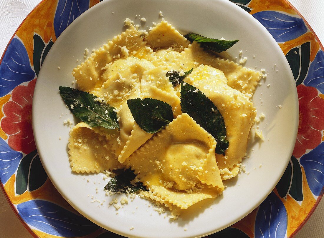 Ravioli mit Kartoffel-Minz-Füllung (Italien)