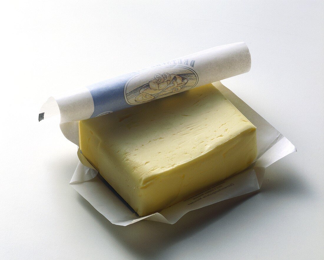 Butter im Pergamentpapier
