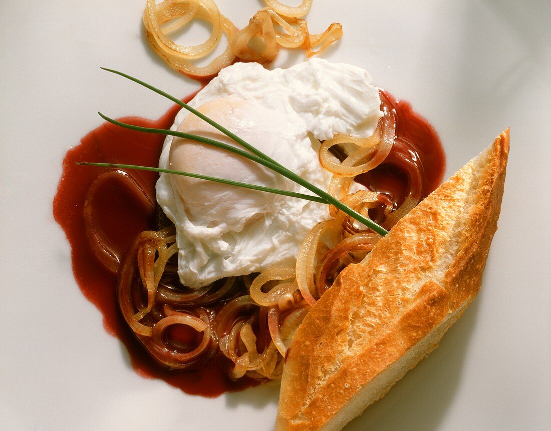 Poached Egg in Red-Wine Sauce with Onions