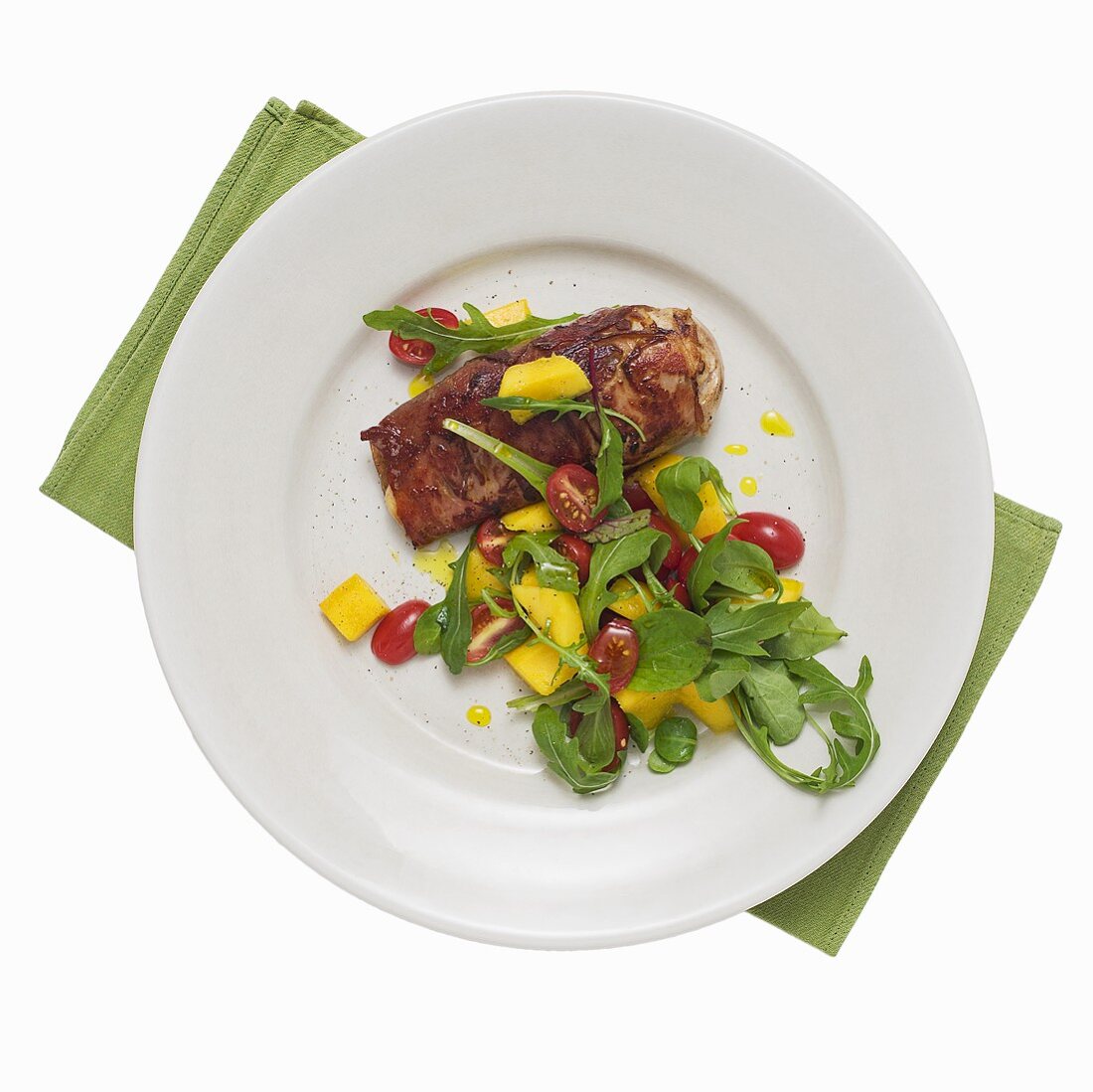 Bacon-wrapped chicken breast with tomato and mango salad