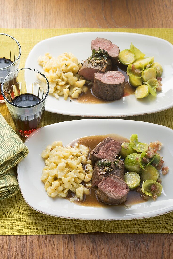 Rehrückenfilet mit Speckrosenkohl