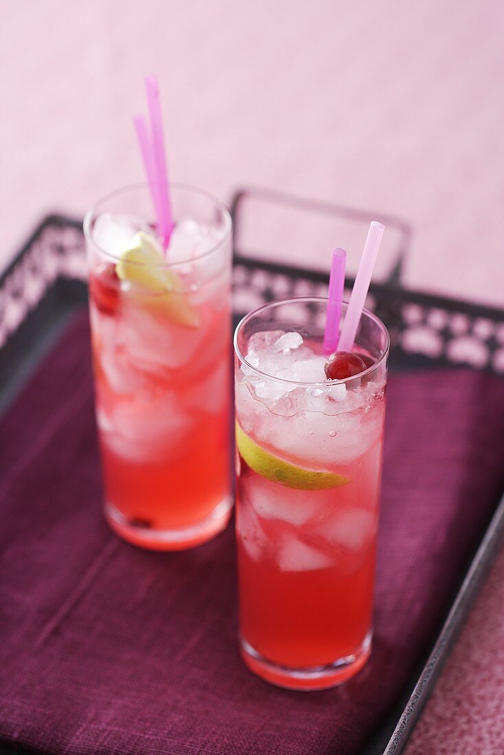 Cranberrylimonade auf Tablett