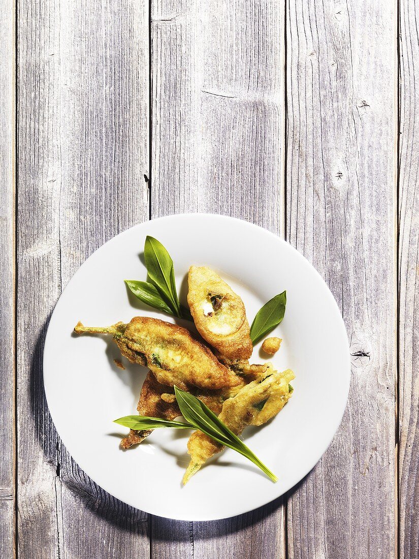 Ramsons leaves with goats' cheese fried in beer dough