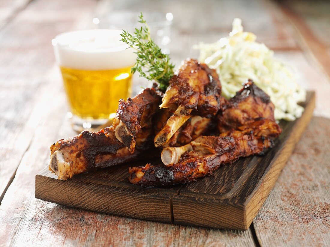 Pork ribs with coleslaw and beer