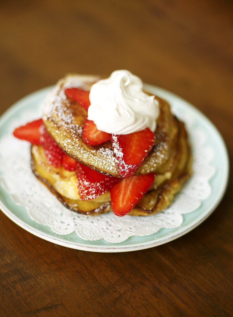 Pancakes mit Erdbeeren und Mascarpone