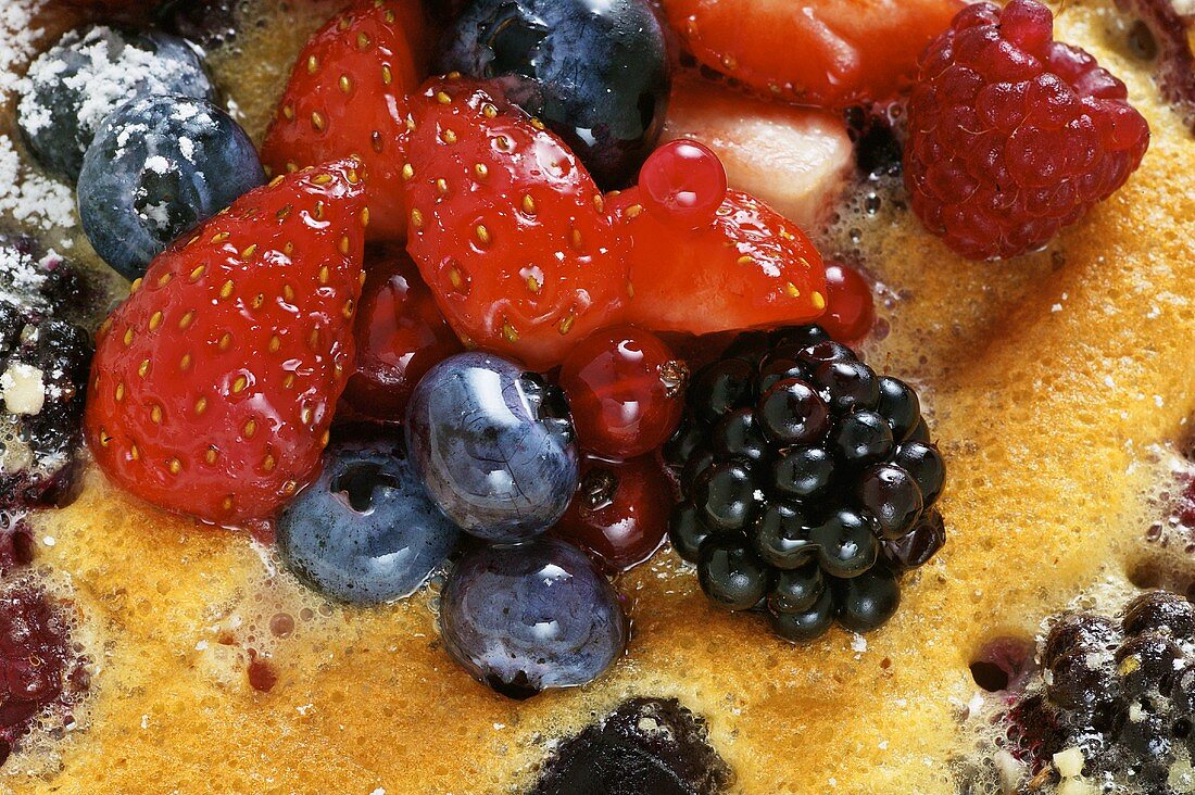 Almond bake with berries (close-up)