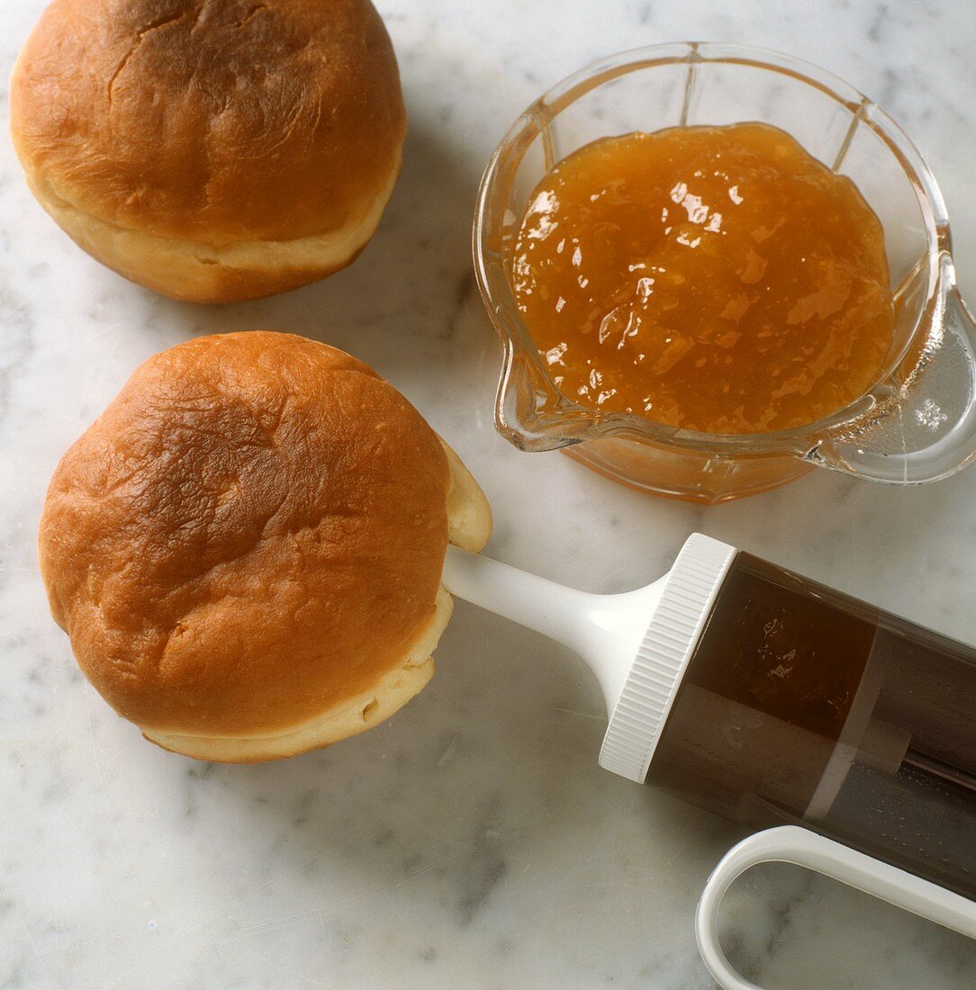 Filling Carnival doughnuts with jam