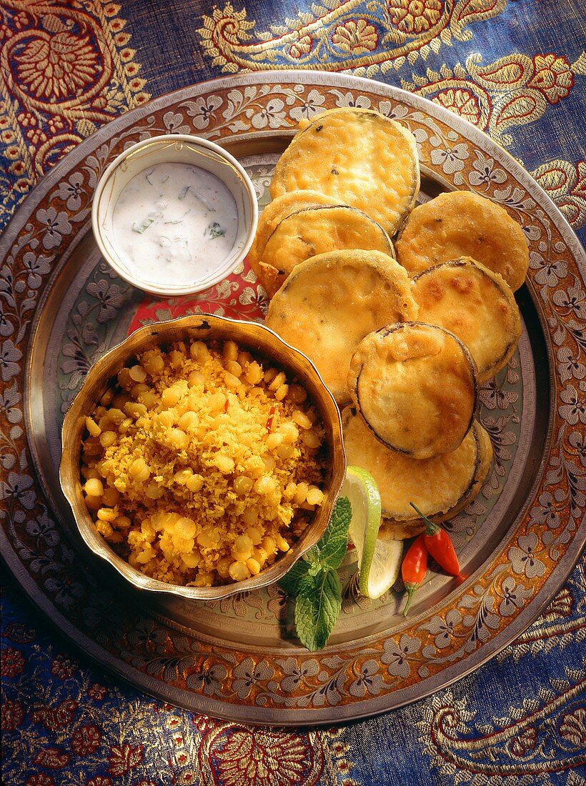 Gelbe Linsen mit Kokos & Gemüsekrapfen