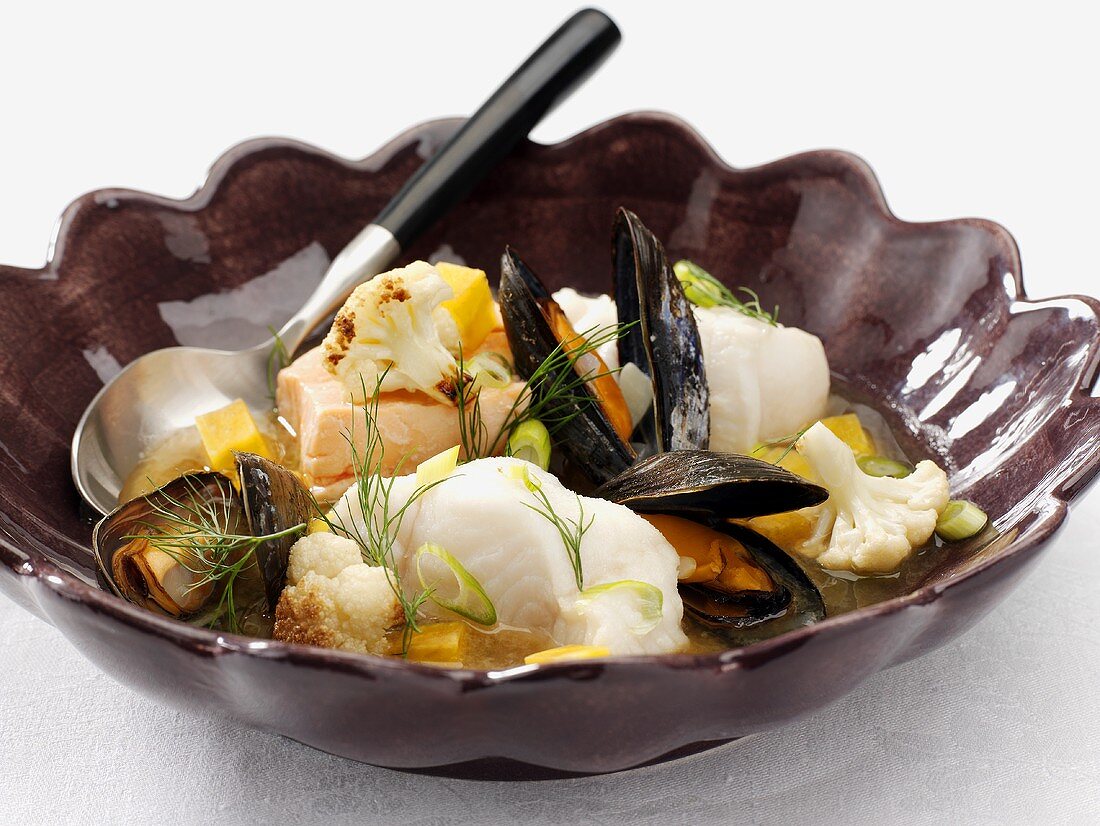 Fish soup with vegetables and dill