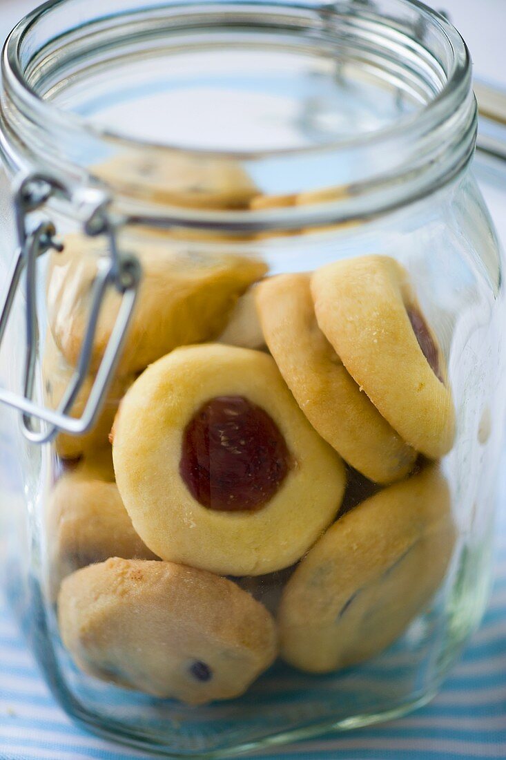Cookies & Husarenkrapfen (German cookies) in a preserving jar