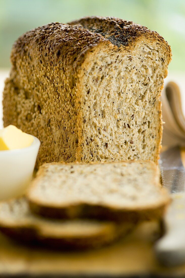 A loaf of bread with slices of bread