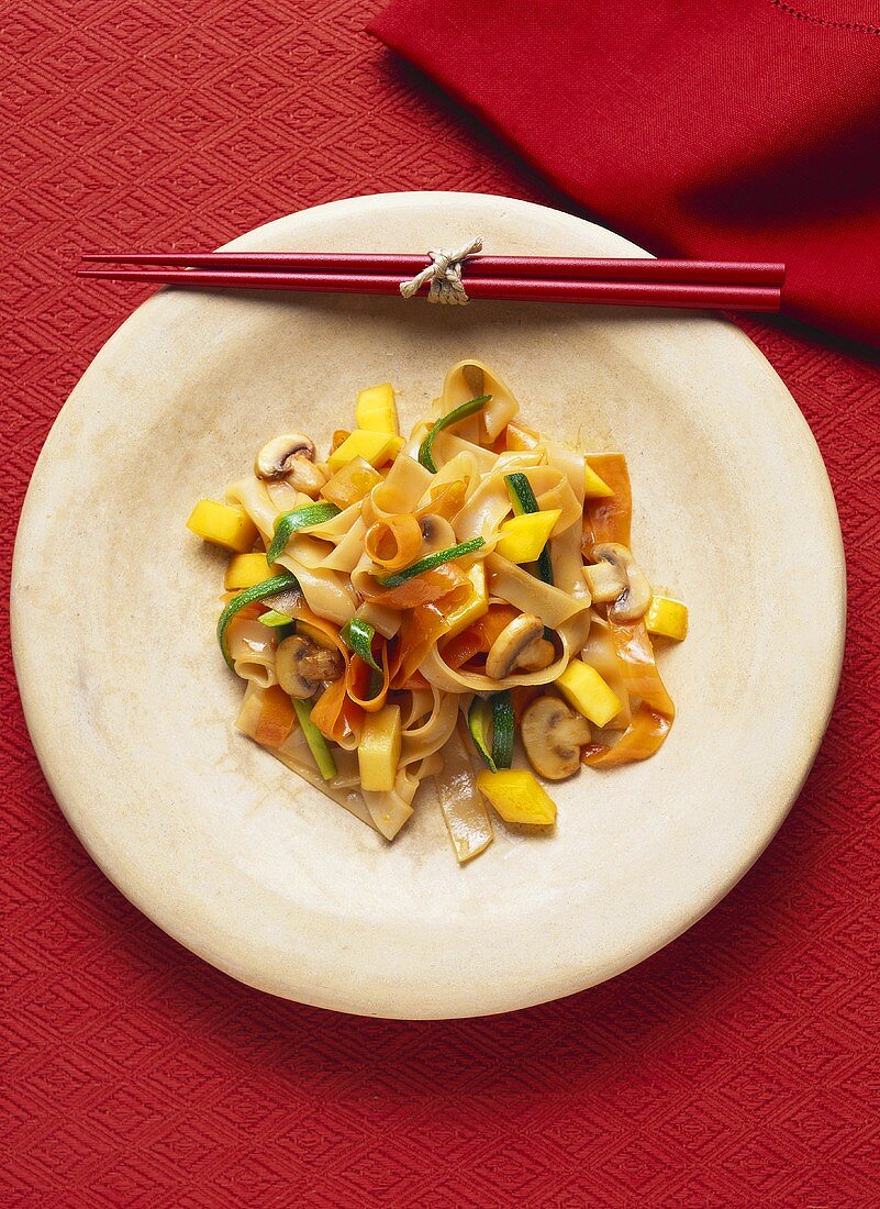Rice noodles with sweet and sour vegetables