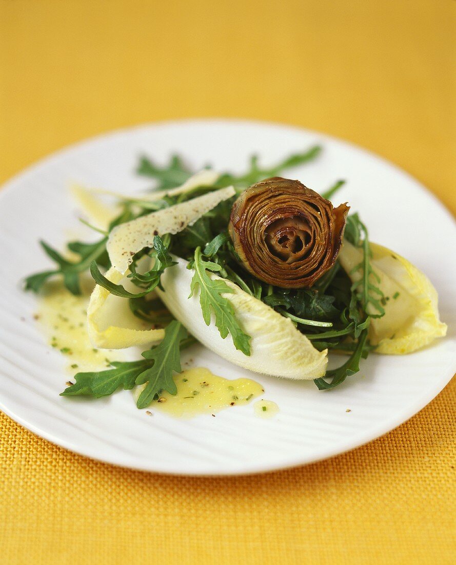 Chicorée-Rucola-Salat mit Artischocke