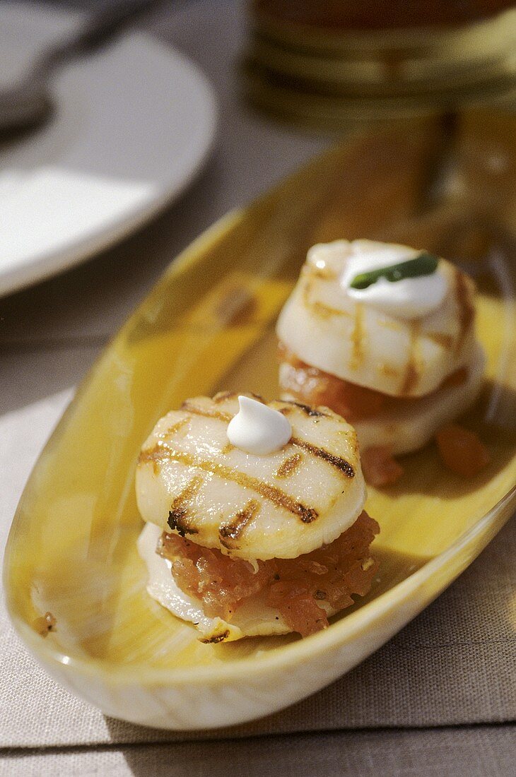 Barbecued scallops, stuffed with salmon