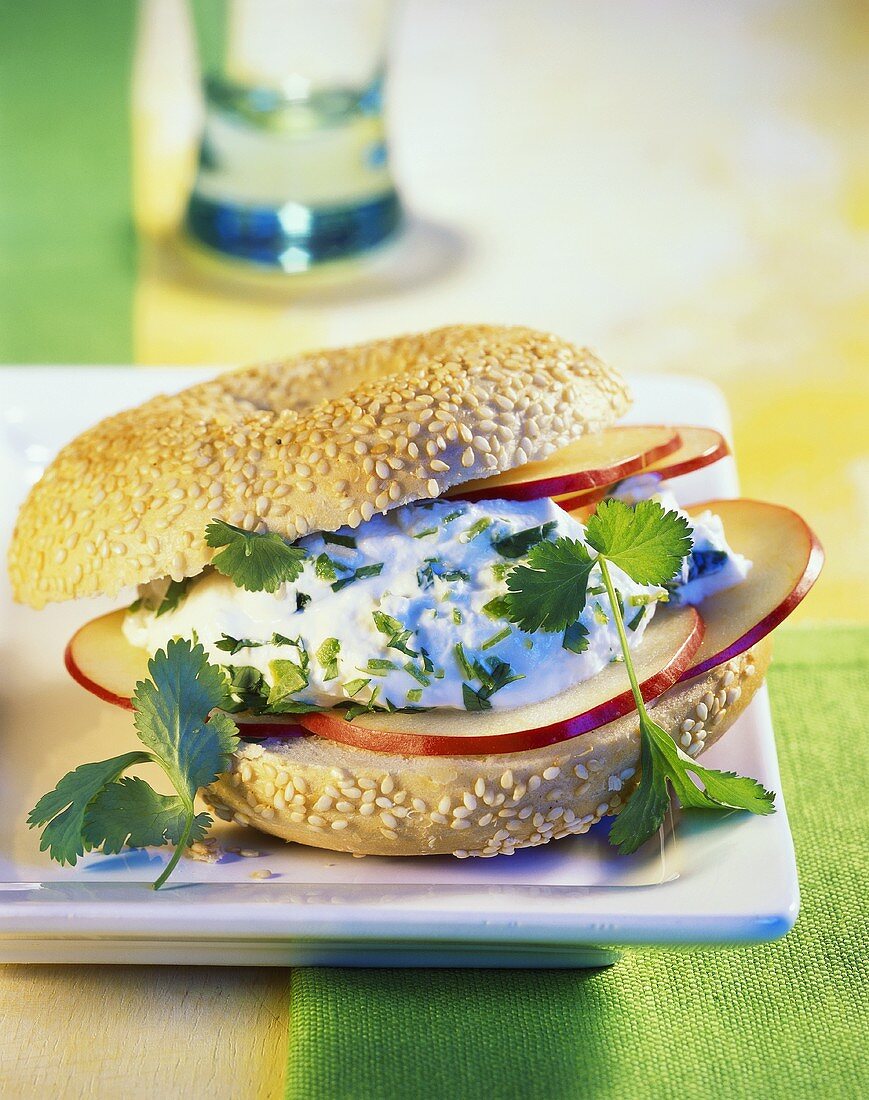 Sesame bagel with herb quark and apple slices