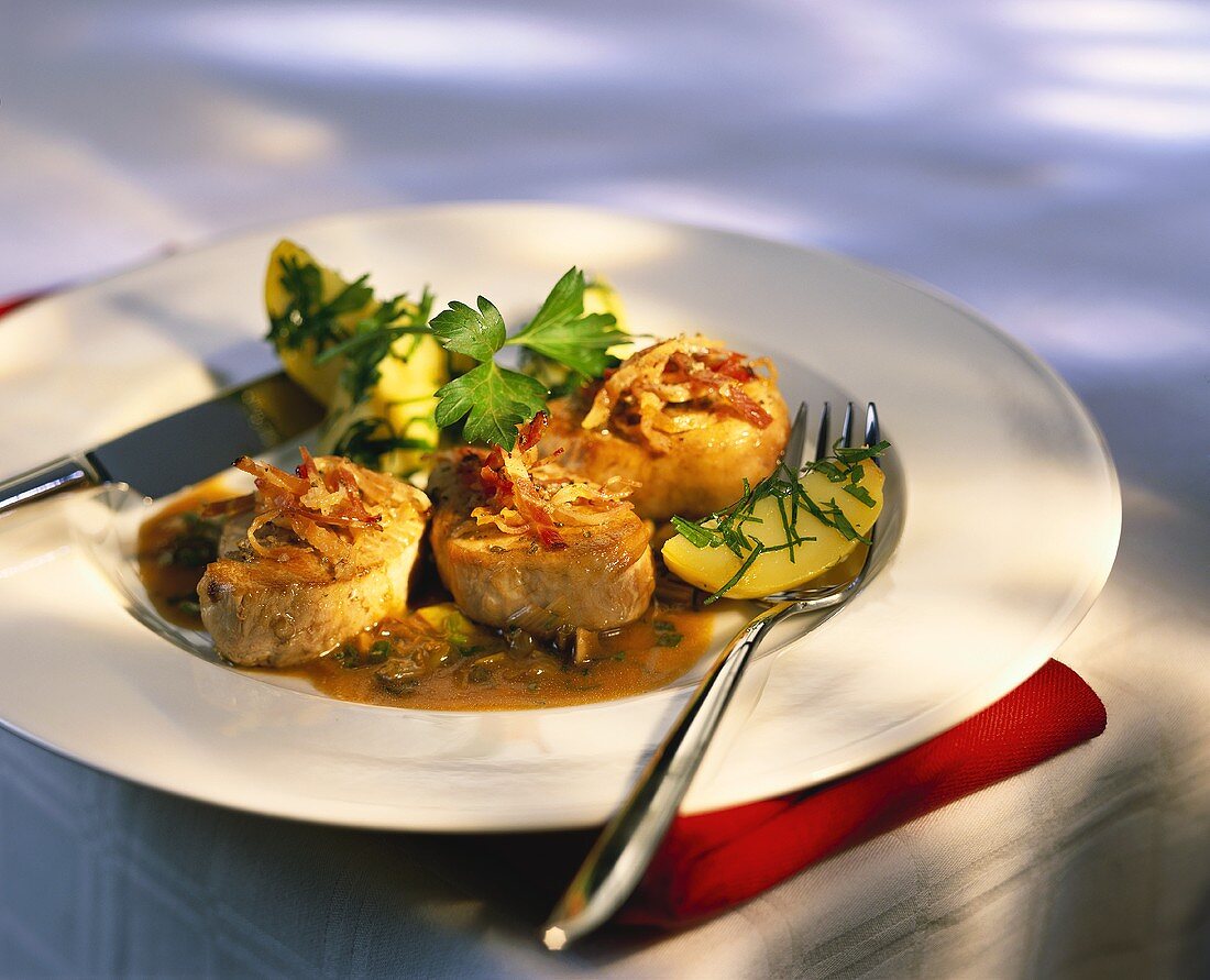 Pork medallions in spicy sauce with bacon and capers