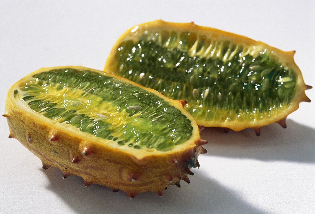 Kiwano (Cucumis metuliferus), halved