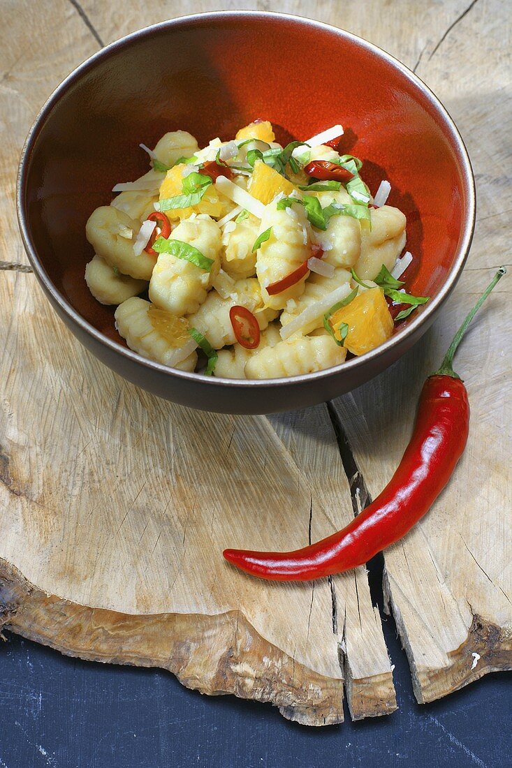 Gnocchi mit Ananas und Chilischoten