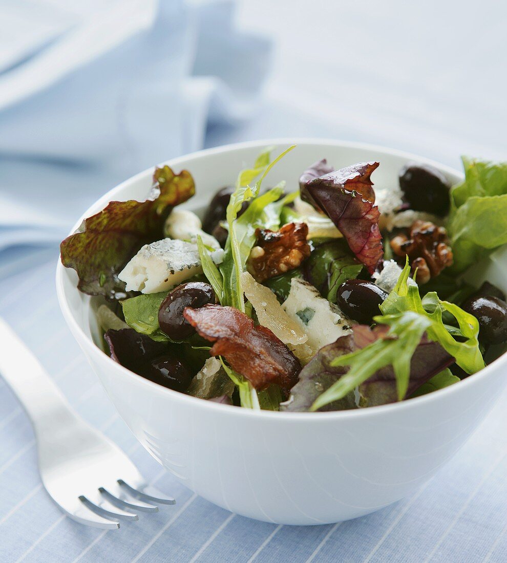 Salad leaves with olives, blue cheese and walnuts
