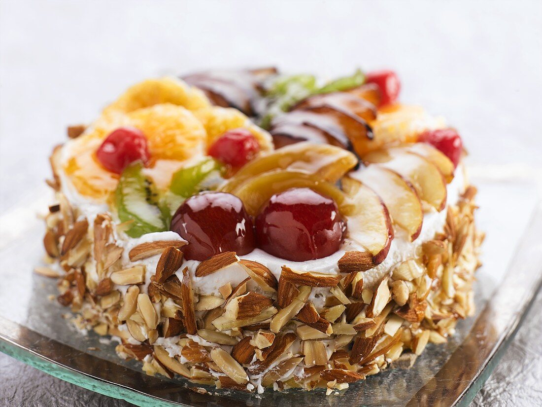 Fruit torte with chopped almonds
