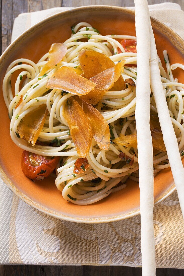 Spaghetti con la bottarga (Nudeln mit Fischrogen & Grissini)